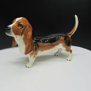 BESWICK BASSET HOUND FIGURINE.  8 INCHES.